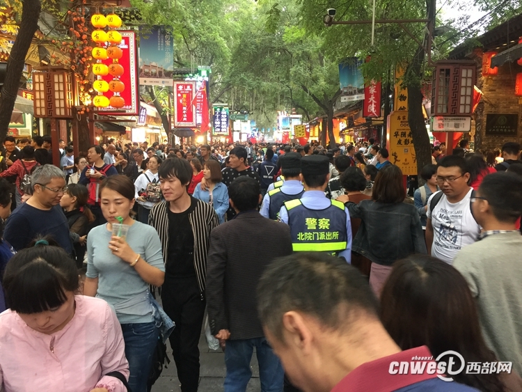 陕西国庆黄金周商品销售295亿元 其中餐饮36.6亿元