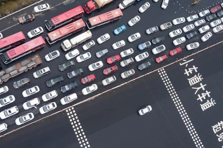 国庆表情 | 除了人山人海 车山车海已加入国庆