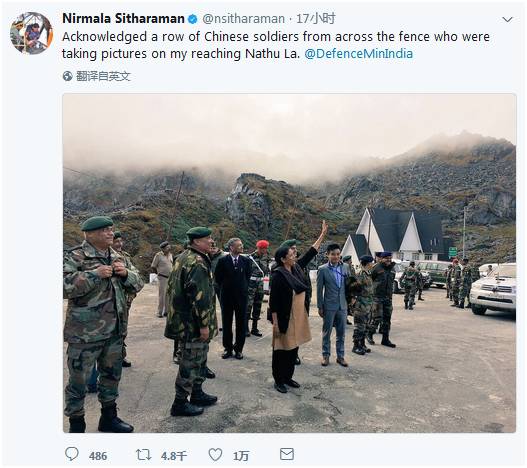 印度国防部长在中印边界向解放军军官行了一个礼!