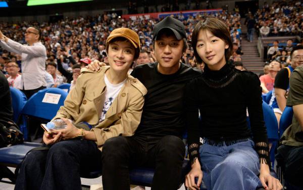 值回票价!勇士中国赛32分大胜森林狼,水花兄弟