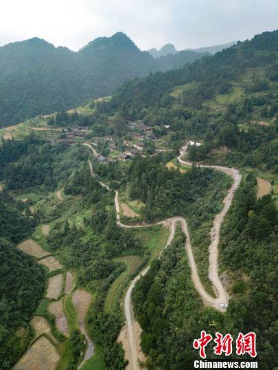 贵州丹寨 苗族民众齐修脱贫路|贵州|丹寨|杨武