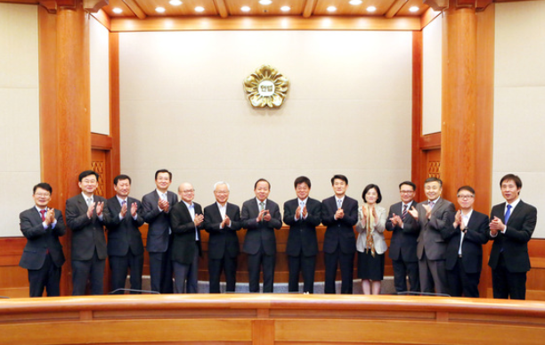 韩国宪法法院做这事庆祝韩文节:换掉汉字|汉