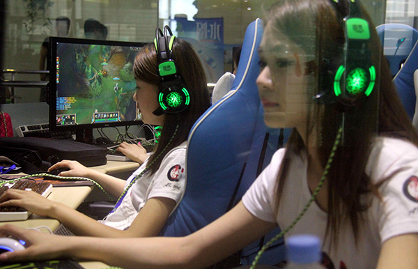 大学电竞专业的日常:女生基本不出门,交大退学