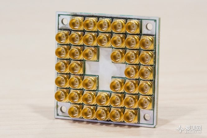 攻坚量子计算硬件 Intel成功制出超导测试芯片|