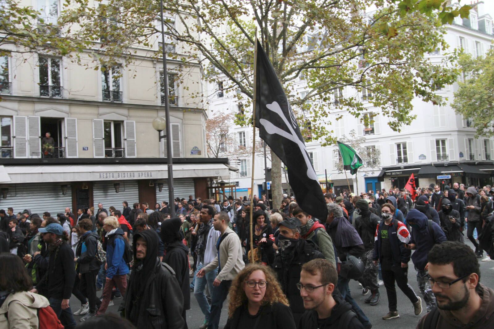 法国公务员罢工游行抗议政府改革 声势不如预