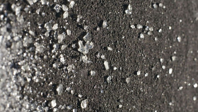 天降玻璃砸中路过7岁小学生已转入重症监护室