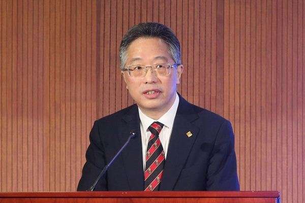 建支老总_鸿星尔克老总图片(3)