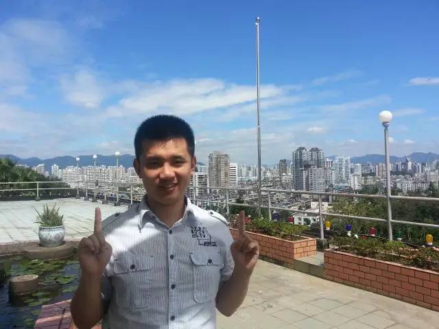 温州男子成中国首位视障律师 一路走来靠听完