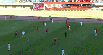 gif-武磊小角度劲射打飞