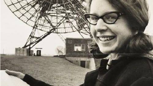 英国皇家学会院士约瑟琳·贝尔是脉冲星的第一位发现者