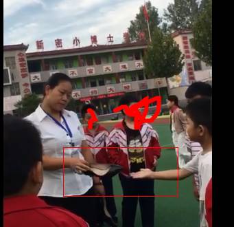 震惊!某小学老师惩罚学生竟然用高跟鞋打手心!曝光!