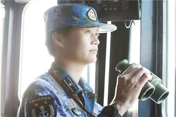 海军首位女副舰长韦慧晓：特招入伍，“此生嫁给海军”