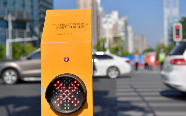 资料图:南昌启用闯红灯人脸识别系统曝光不文明交通行为。新华社记者 彭昭之 摄