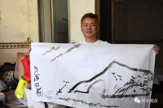 盲人也能画画? 看他在黑暗中如何画出多彩世界