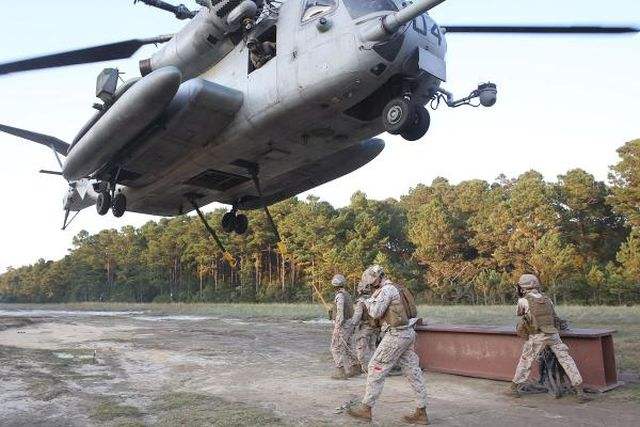 有辐射隐患?美军坠机让冲绳人心慌慌|直升机|陆