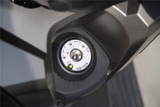 新车实拍:光阳赛艇400(优缺点明显)