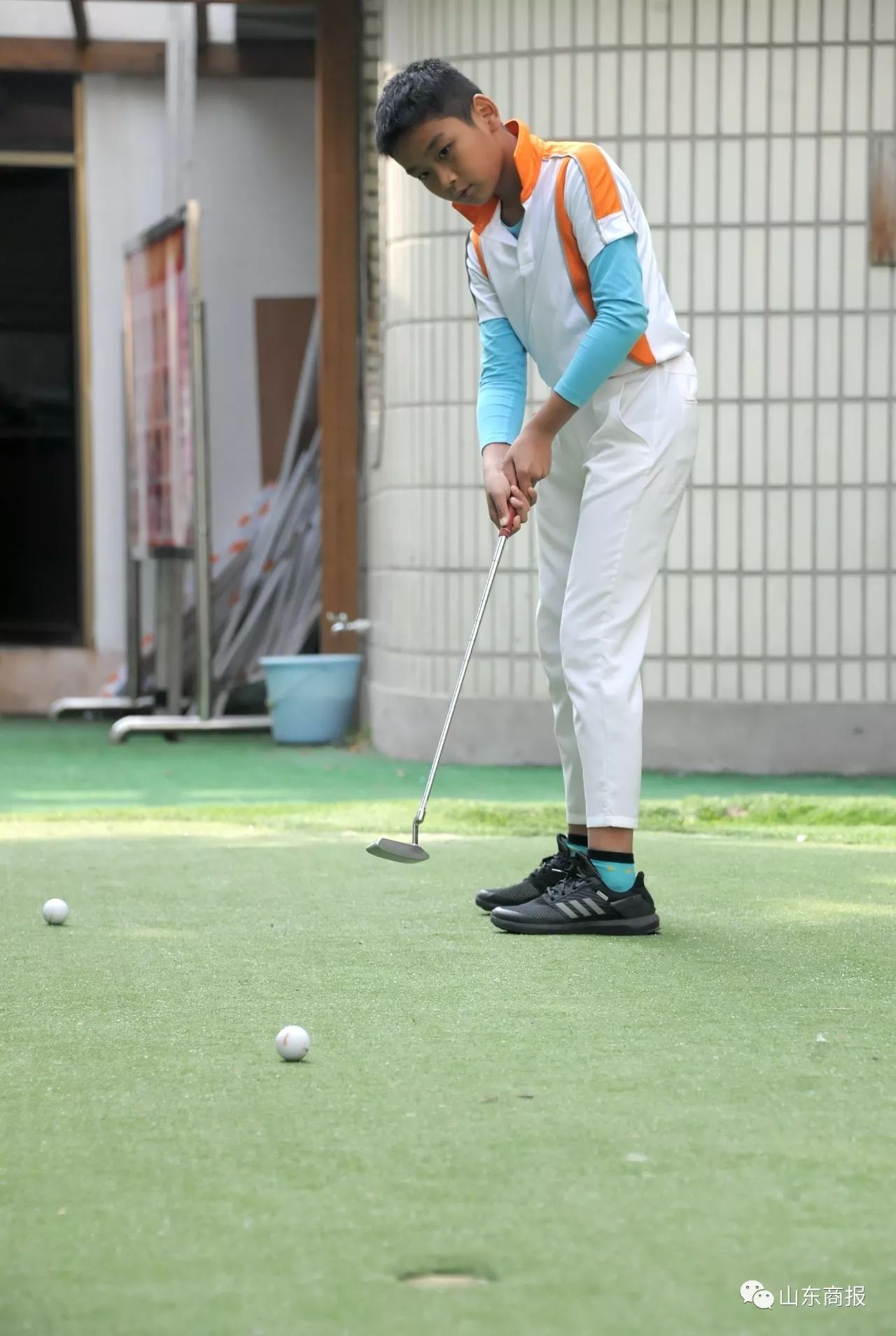 课表!校内建600平米迷你练习场,聘专业教练授