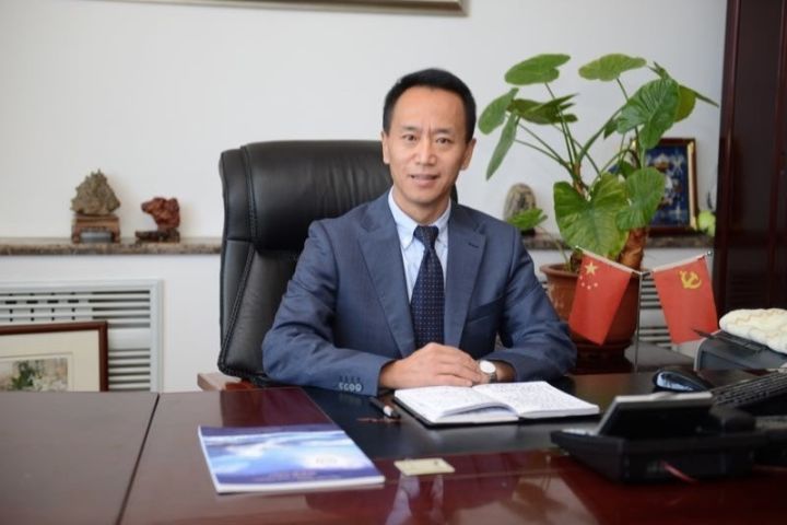 哈师大附中校长刘大伟我们的女孩是淑女男孩有担当校长说厉害了我的校
