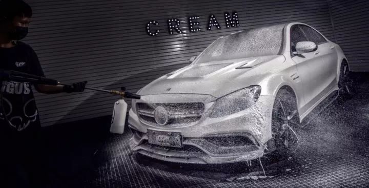 100万买的C63被人当作C200,开了9千公里后 车友怒改宽体绅士!