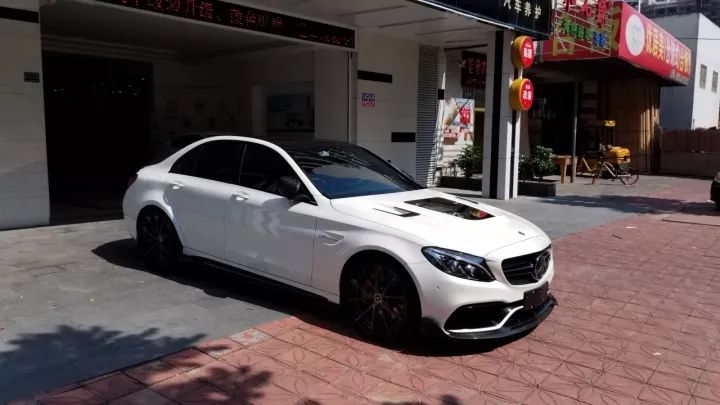 100万买的C63被人当作C200,开了9千公里后 车友怒改宽体绅士!