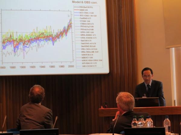2014年,吴统文会见欧洲数值预告中央。本文图片均为 中国气象局供图