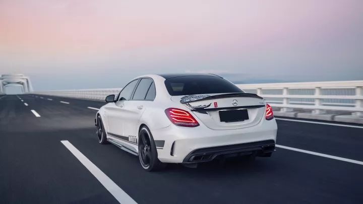 100万买的C63被人当作C200,开了9千公里后 车友怒改宽体绅士!