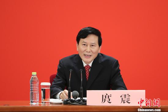 10月17日，中国共产党第十九次全国代表大会新闻发言人庹震在北京人民大会堂举行新闻发布会。 中新社记者 盛佳鹏 摄