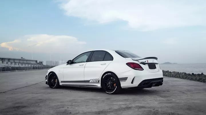 100万买的C63被人当作C200,开了9千公里后 车友怒改宽体绅士!