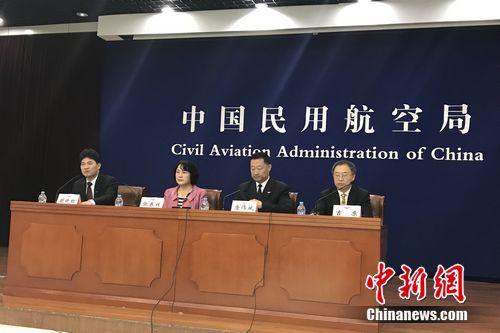 10月17日,中国民航局举行10月份例行新闻发布会。 中新网 种卿 摄