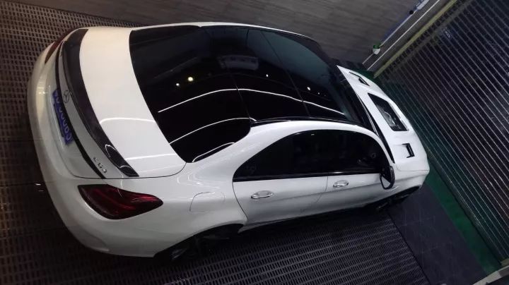 100万买的C63被人当作C200,开了9千公里后 车友怒改宽体绅士!