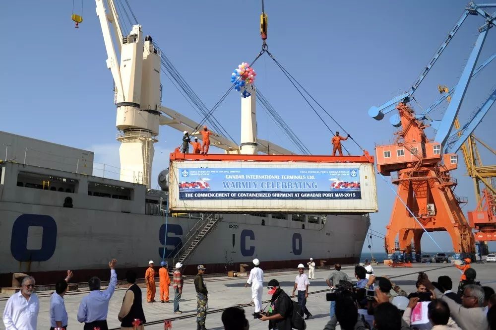 ▲中国和巴基斯坦同意建立中巴经济走廊,连接巴基斯坦港口和中国新疆维吾尔自治区喀什噶尔市。