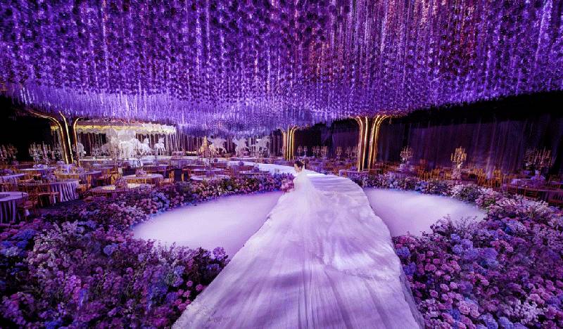 贫穷限制了我的想象力~耗费70万朵鲜花的最壕婚礼长啥