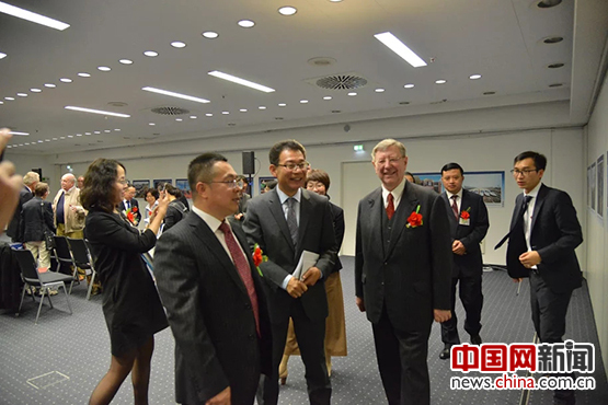 一带一路·魅力青岛图片展亮相法兰克福书展