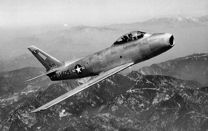 F-86“佩刀”战斗机