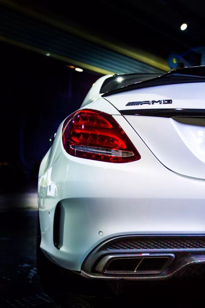 100万买的C63被人当作C200,开了9千公里后 车友怒改宽体绅士!