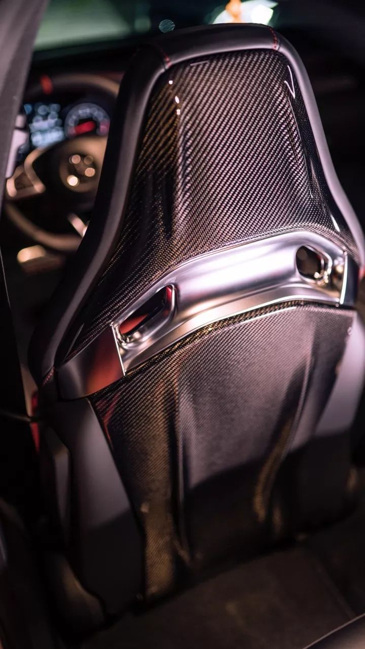 100万买的C63被人当作C200,开了9千公里后 车友怒改宽体绅士!