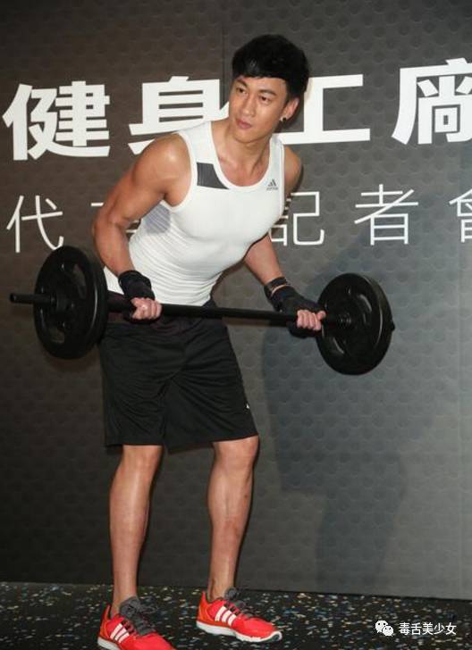 腿毛稀少，这个嘲点也是很清奇了。