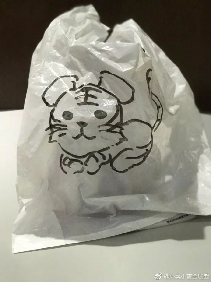 女子失恋请外卖小哥画一只小脑斧,网友:被外