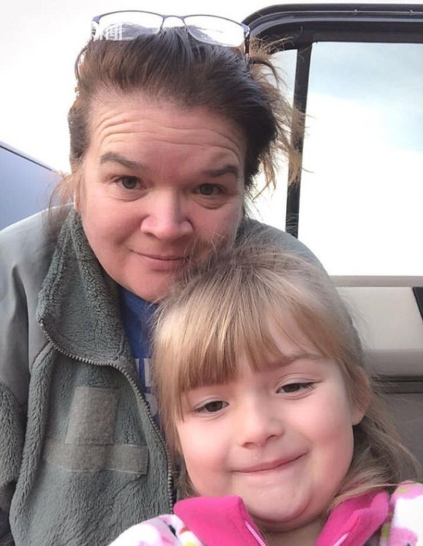 视频|融化了!5岁小女孩得知朋友没有牛奶喝 捐