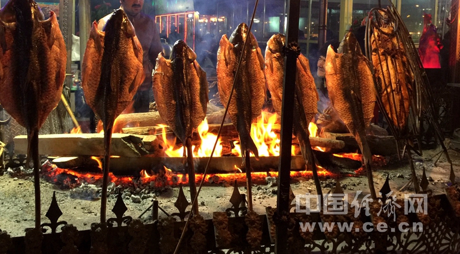 新疆最牛天堂吃货天堂墨玉博斯坦美食城|夜市美食家界异图片