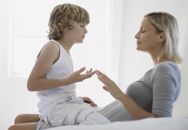 小朋友感冒在家养病时,这些亲子活动可以消磨