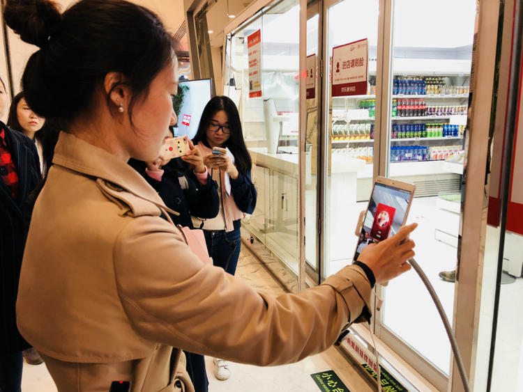 京东的无人超市和无人便利店都开业了,在它的