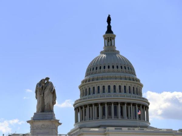 美国参议院通过预算决议为税改铺路|特朗普|参