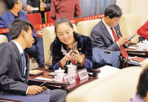 代表们交流心得|心得|交流|王雅丽