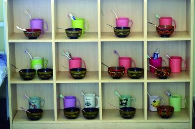 成都白领到云南山区支教,学生:解开鞋带,以为你