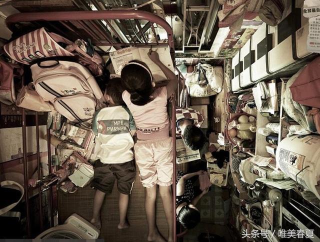 直击香港真实蜗居地，一家四口住在4平米空间里