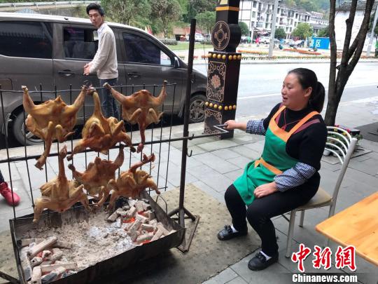 探访四川南江光雾山:大巴山区旅游发展助农民