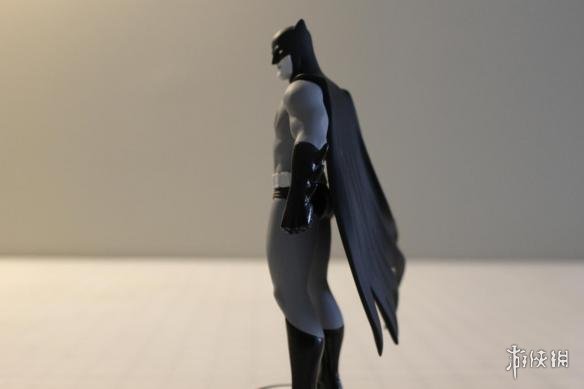 DC推出《蝙蝠侠》系列手办 黑白配色再现漫画