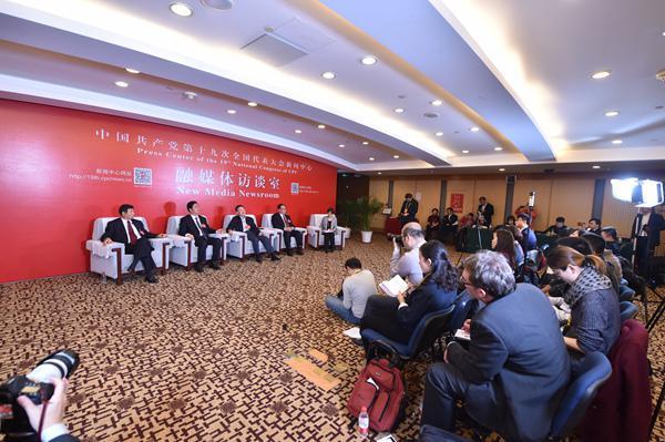 四位十九大地方企业零碎代表10月20日下战书在十九大旧事中央承受中外记者采访。人口民网 图