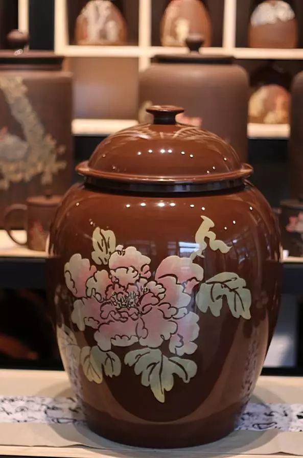 建水紫陶缸的名气是‘装’出来的。